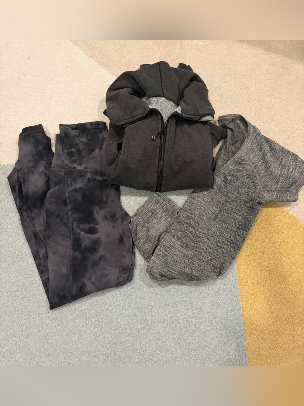 Lululemon Bundle Set 3 size 6 align leggings  swiftly tech tee scuba hoodie grey